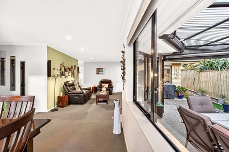 Photo of property in 72a Farquhar Road, Glendene, Auckland, 0602