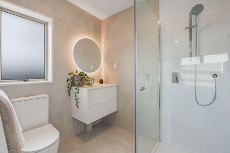 Photo of property in 6 Fulmar Way, Unsworth Heights, Auckland, 0632