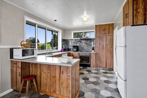 Photo of property in 200 Paraite Road, Paraite, New Plymouth, 4373