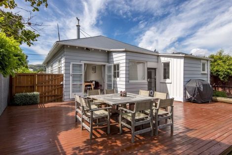 Photo of property in 129 Somerfield Street, Somerfield, Christchurch, 8024