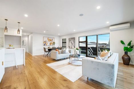 Photo of property in 2/322 Te Atatu Road, Te Atatu South, Auckland, 0610