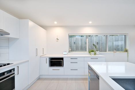 Photo of property in 17 Rauta Way, Helensville, 0800