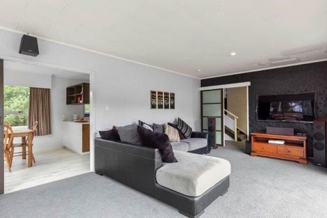 Photo of property in 13 Banksia Place, Goodwood Heights, Auckland, 2105