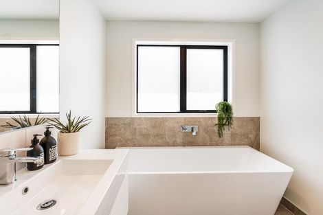 Photo of property in 4 Manaakitia Road, Karaka, 2124