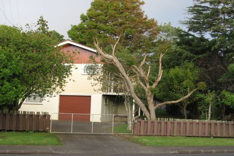Photo of property in 98 Vodanovich Road, Te Atatu South, Auckland, 0610