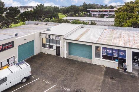 Photo of property in 2/251 Lincoln Road, Henderson, Auckland, 0610