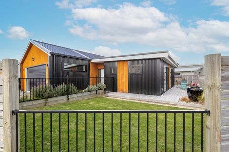 Photo of property in 1 Tarata Grove, Lansdowne, Masterton, 5810