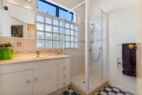 Photo of property in 40 Mccahill Views, Botany Downs, Auckland, 2010