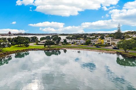 Photo of property in 32b Kiwi Esplanade, Mangere Bridge, Auckland, 2022