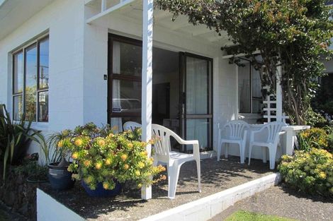 Photo of property in 13 Kiteroa Terrace, Rothesay Bay, Auckland, 0630