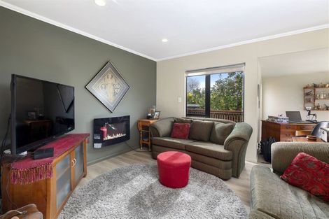 Photo of property in 2/9 Cashmere Place, Glenfield, Auckland, 0629