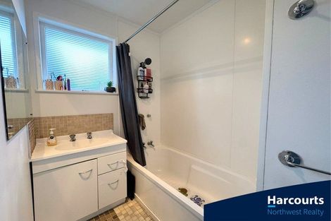 Photo of property in 20 Edgerton Road, Te Atatu Peninsula, Auckland, 0610