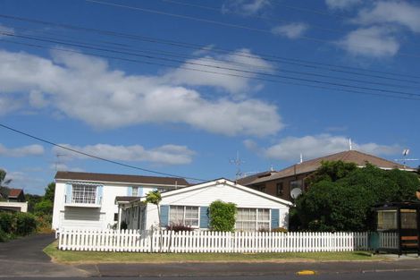 Photo of property in 1/37 Milford Road, Milford, Auckland, 0620
