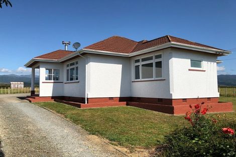 Photo of property in 235 Tararua Road, Levin, 5571