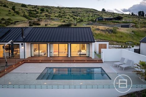 Photo of property in 5 Red Deer Rise, Kelvin Heights, Queenstown, 9300