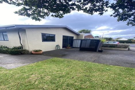 Photo of property in 10 Russell Drive, Oakura, 4314