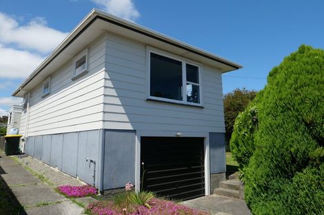 Photo of property in 46 Kaitawa Crescent, Paraparaumu, 5032