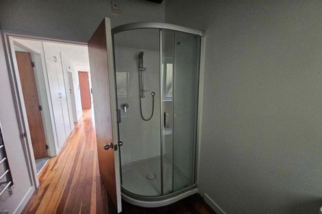 Photo of property in 64a Northland Road, Northland, Wellington, 6012