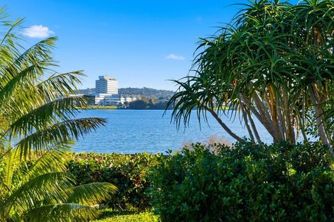 Photo of property in 308 Hurstmere Road, Takapuna, Auckland, 0622