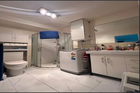 Photo of property in 24 Bond Crescent, Forrest Hill, Auckland, 0620