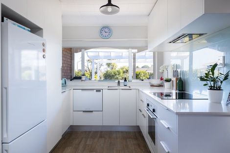 Photo of property in 51 Manu Crescent, Upper Vogeltown, New Plymouth, 4310