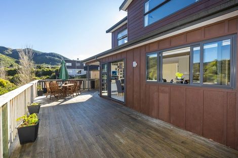 Photo of property in 98 Kirton Drive, Riverstone Terraces, Upper Hutt, 5018