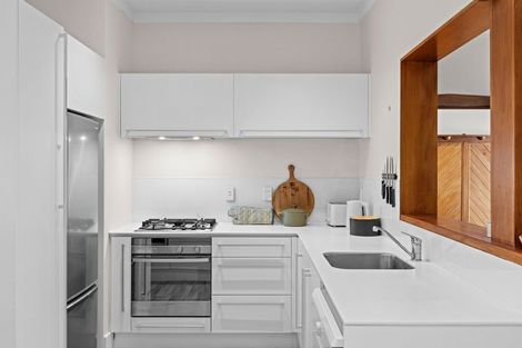 Photo of property in 211 Fifield Terrace, Opawa, Christchurch, 8023