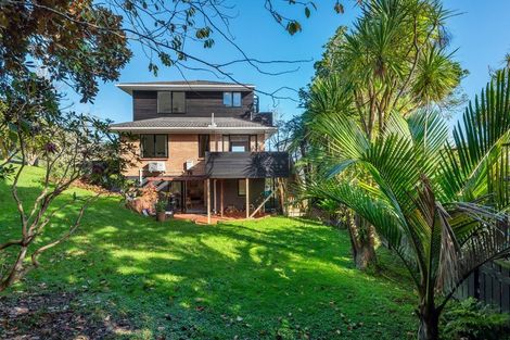 Photo of property in 5 Island Bay Road, Beach Haven, Auckland, 0626