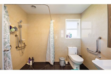 Photo of property in 4 Kallu Crescent, Mount Roskill, Auckland, 1041