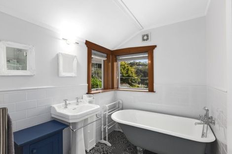 Photo of property in 102 Paremata Road, Paremata, Porirua, 5024