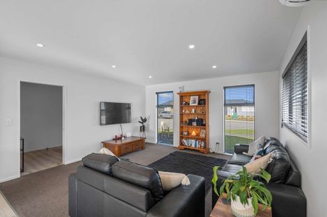 Photo of property in 37 Skibbereen Drive, Halswell, Christchurch, 8025