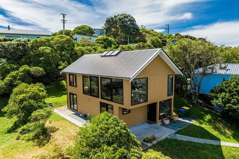 Photo of property in 13 Airlie Road, Plimmerton, Porirua, 5026