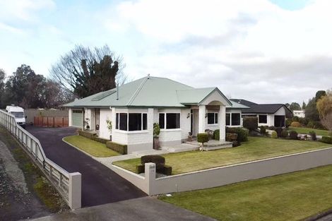 Photo of property in 118 Guy Street, Dannevirke, 4930