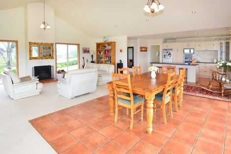 Photo of property in 118 Upper Orewa Road, Wainui, Silverdale, 0992