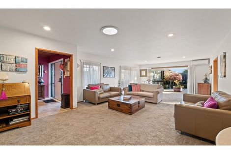 Photo of property in 2/2 Fountainhead Lane, Hillmorton, Christchurch, 8025