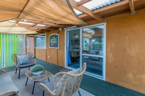 Photo of property in 2 Barclay Grove, Hokio Beach, Levin, 5571