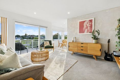 Photo of property in 70 Selwyn Crescent, Forrest Hill, Auckland, 0620