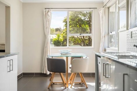 Photo of property in 39 Onedin Place, Titirangi, Auckland, 0604