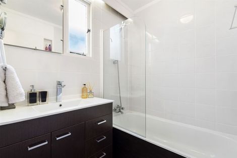 Photo of property in 6/74 Kitchener Road, Milford, Auckland, 0620