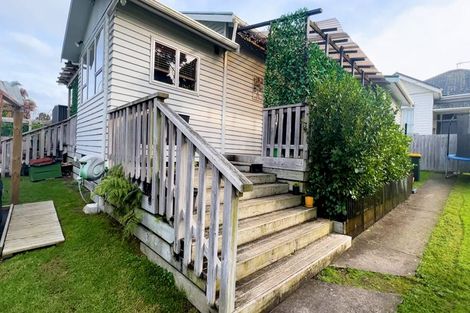 Photo of property in 27 Domain Street, Waiuku, 2123