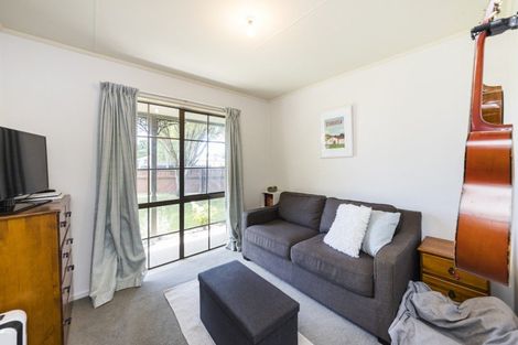 Photo of property in 2 Chatsworth Place, Highbury, Palmerston North, 4412