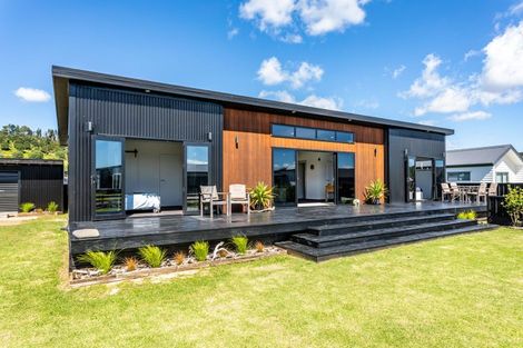 Photo of property in 13 Navigation Drive, Cooks Beach, Whitianga, 3591