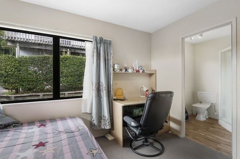 Photo of property in 2/14 Target Road, Totara Vale, Auckland, 0629