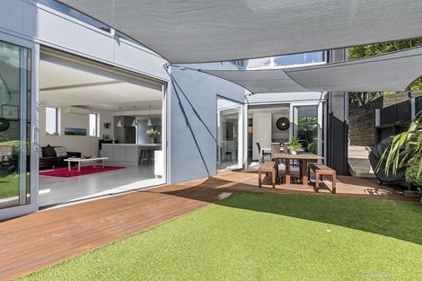 Photo of property in 5c Salmont Place, Kelburn, Wellington, 6012