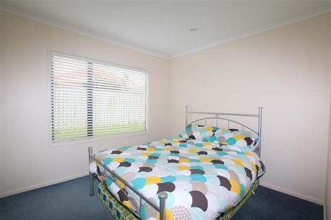 Photo of property in 27 Armoy Drive, East Tamaki, Auckland, 2016