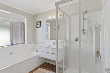 Photo of property in 10 Holly Place, Rangiora, 7400