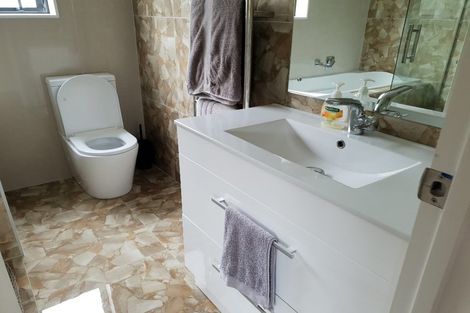 Photo of property in 11 Younger Lane, Massey, Auckland, 0614