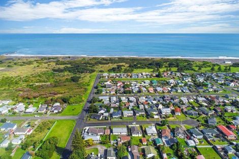 Photo of property in 3 Omori Place, Castlecliff, Whanganui, 4501