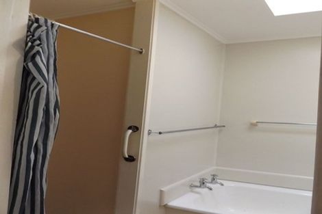 Photo of property in 2/7 Queen Street, Papakura, 2110