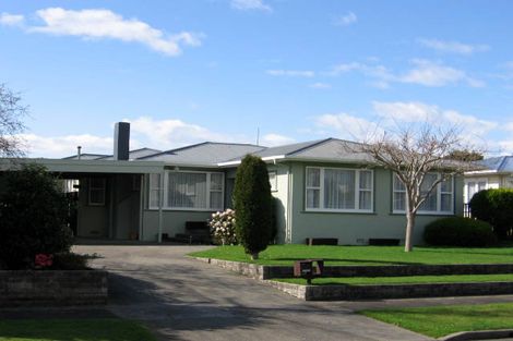 Photo of property in 2 Kapiti Place, Awapuni, Palmerston North, 4412